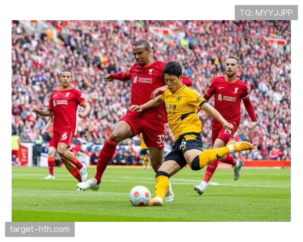 黄喜灿崭露头角：从青训新星到国际赛场，亚洲球员价值全面提升