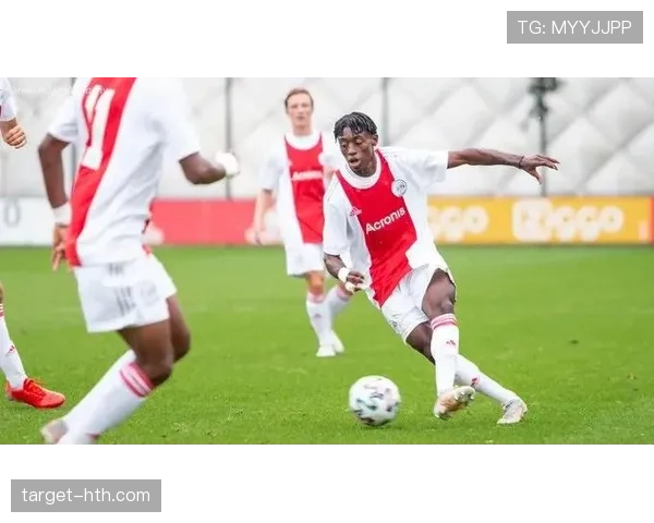 阿贾克斯青训再出新星，小将闪耀赛场引期待