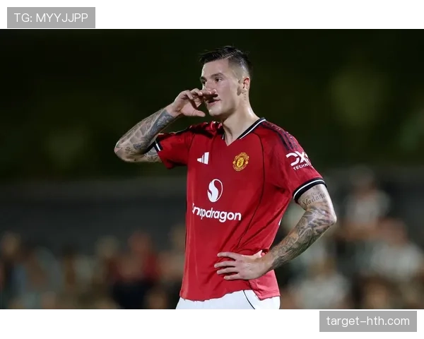 输给英乙队后，曼联表面崩盘，实则问题早已藏不住了