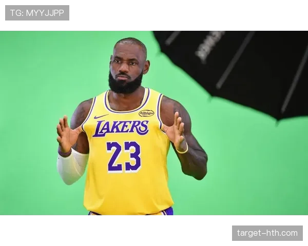 詹姆斯无球效率提升，关键回合主导力改变湖人进攻结构