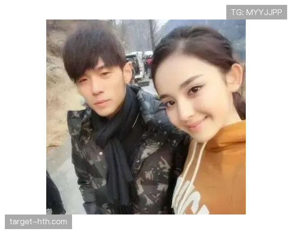 古力这生活简直跟职业棋手一点关系都没有，谁能想到他的桌上堆满了高档咖啡和限量手办？